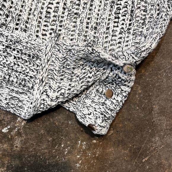 Dynamite knit crop top size small - Picture 2 of 4